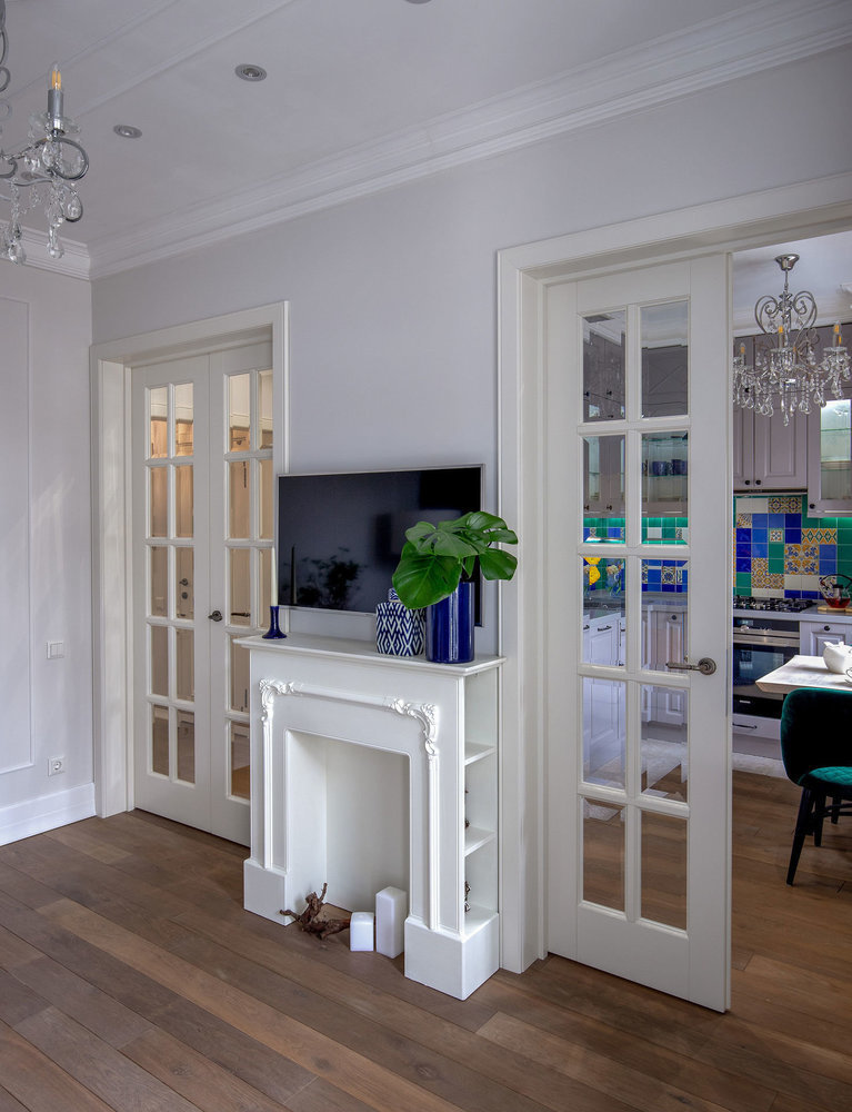 Двери со стеклянной раскладкой смотрятся очень изящно. Двери со стеклянной раскладкой смотрятся очень изящно.