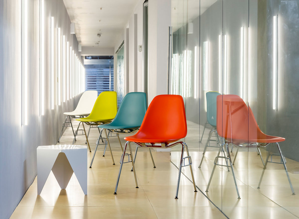 Фотография: Спальня в стиле Прованс и Кантри, Мебель и свет, История дизайна, Гид, Charles & Ray Eames, Eames DSR, факты – фото на INMYROOM