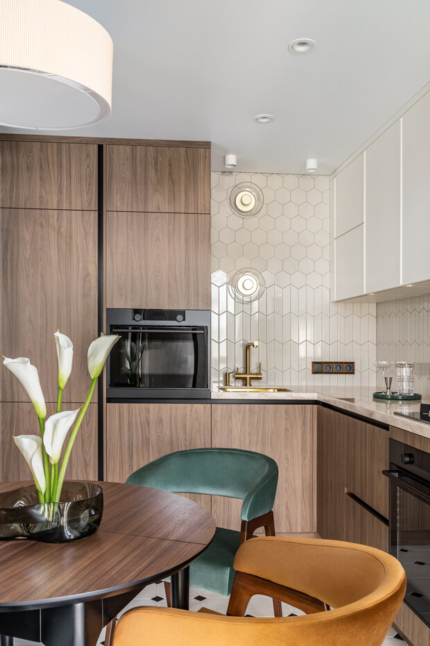 Фотография: Кухня и столовая в стиле Современный, Квартира, Проект дня, Москва, Тишинка, Кирпичный дом, 2 комнаты, 60-90 метров, Анастасия Козловская – фото на INMYROOM