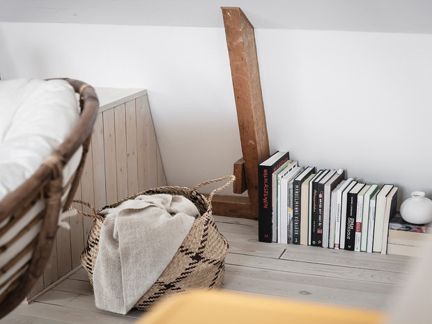 Фотография: Декор в стиле Скандинавский, Современный, Декор интерьера, Квартира, Мебель и свет, Терраса, Белый, Серый, Коричневый, 2 комнаты, 40-60 метров – фото на INMYROOM