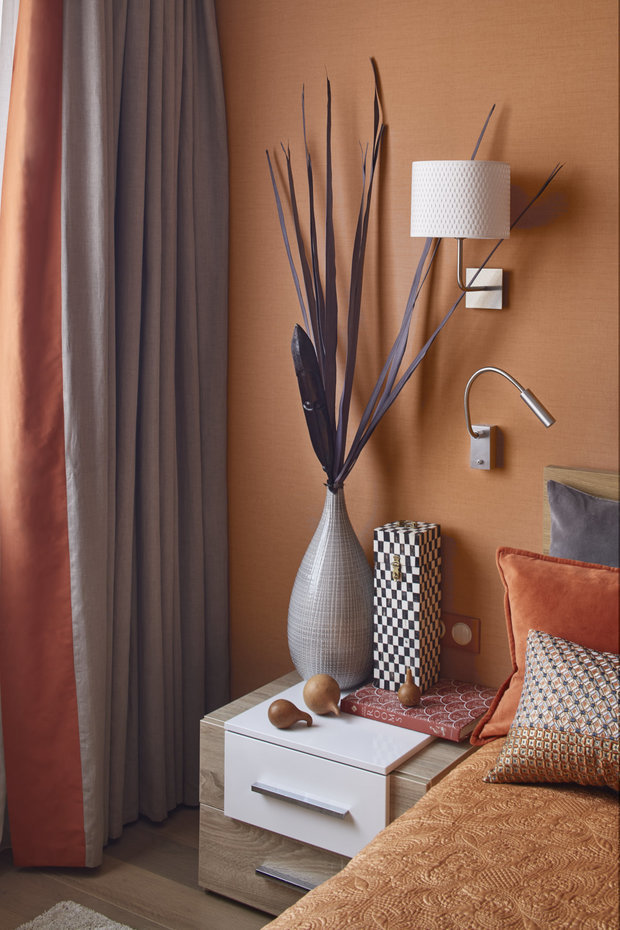 Фотография: Спальня в стиле Современный, Скандинавский, Квартира, Foscarini, pushe, Белый, Проект недели, Бежевый, Желтый, Zara Home, Серый, Оранжевый, Барная стойка, ИКЕА, Подмосковье, перепланировка двухкомнатной квартиры, Manders, Hansgrohe, Duravit, Crate & Barrel, как объединить санузел, H&M Home, перепланировка двушки, Little Greene, Железнодорожный, обустройство отдельной гардеробной, кухня-столовая, как объединить гостиную с кухней, Astro, барная стойка на кухне, двушка с гардеробом, спальня с гардеробом, ниша в интерьере, Ragno, перепланировка санузла, Cosmo Relax, настеннный декор, встроенный шкаф, Екатерина Нечаева, Ирина Маркман, Bon Home Design, кладовка в квартире, Cezares, Zoffany, GBM-Light, Valenti, Wood Deed, Mobeledom, Artbrutmoscow – фото на INMYROOM