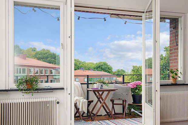 Фотография: Балкон, Терраса в стиле Прованс и Кантри, Скандинавский, Современный, Декор интерьера, Квартира, Швеция, Цвет в интерьере, Дома и квартиры, Белый, Гетеборг – фото на INMYROOM