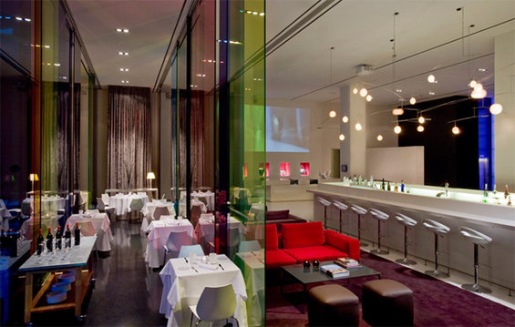 Фотография: Прочее в стиле Современный, Хай-тек, Цвет в интерьере, Дома и квартиры, Городские места, Отель, Красный – фото на INMYROOM