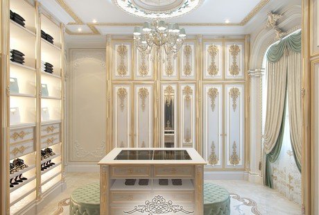 Роскошная гардеробная с окном