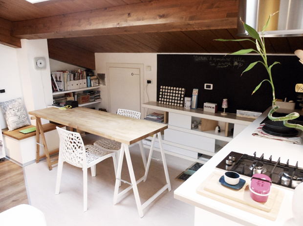 Фотография: Кухня и столовая в стиле Лофт, Малогабаритная квартира, Квартира, Дома и квартиры, Чердак, Мансарда – фото на INMYROOM