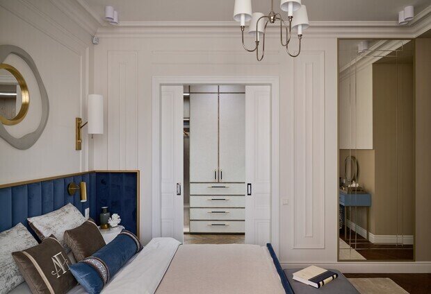 Фотография: Спальня в стиле Классический, Современный, Квартира, Проект дня, 3 комнаты, Более 90 метров, Эксклюзивные проекты, современный с элементами неоклассики, Новосибирская область, Кольцово – фото на INMYROOM