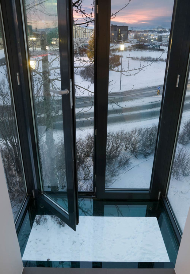 Фотография: Балкон, Терраса в стиле Современный, Хай-тек, Малогабаритная квартира, Квартира, Цвет в интерьере, Дома и квартиры, Белый, Минимализм – фото на INMYROOM