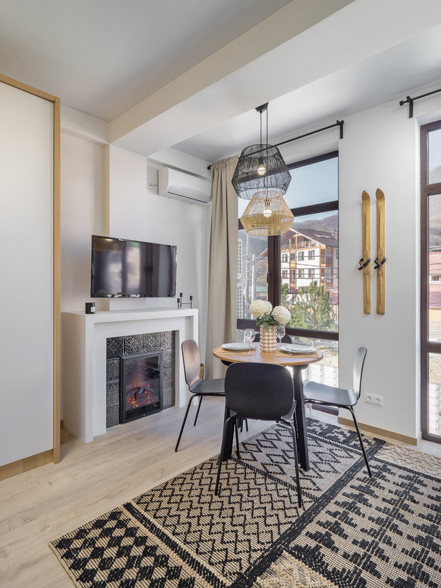 Интерьер гостиной в скандинавском стиле с элементами джапанди