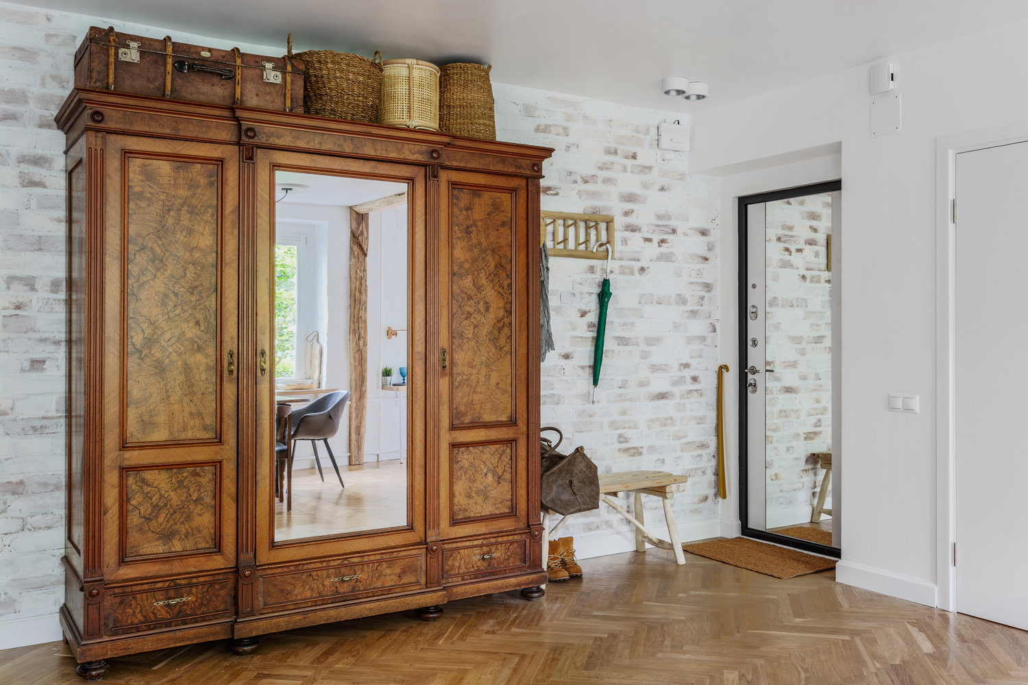 Фотография: Прихожая в стиле Скандинавский, Эклектика, Квартира, Проект недели, Москва, Кирпичный дом, Павел Фотеев – фото на INMYROOM Фотография: Прихожая в стиле Скандинавский, Эклектика, Квартира, Проект недели, Москва, Кирпичный дом, Павел Фотеев – фото на INMYROOM