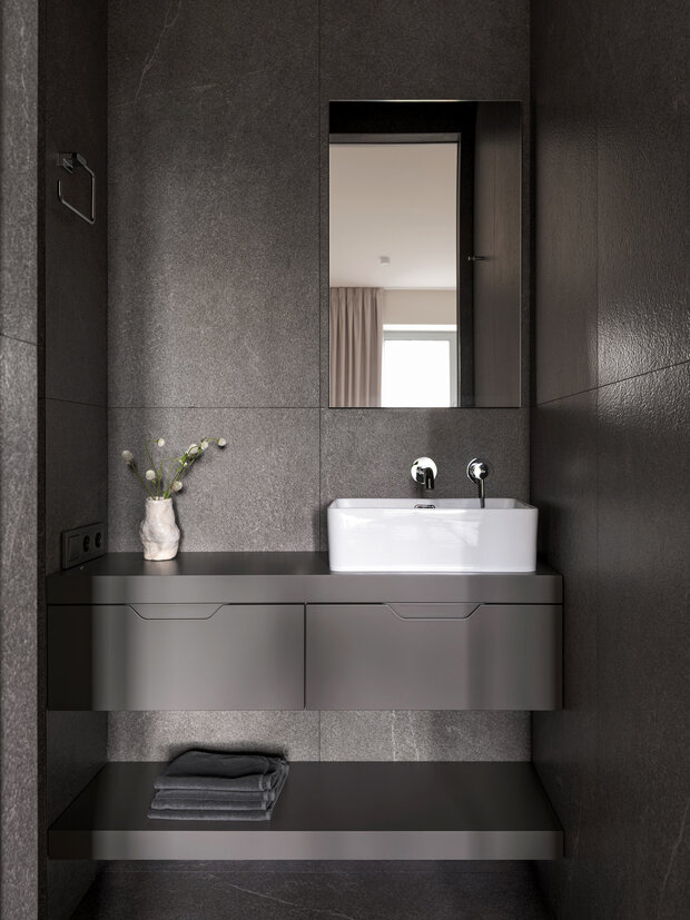 Фотография: Ванная в стиле Современный, Минимализм, Квартира, Проект дня, Москва, Кирпичный дом, 3 комнаты, Более 90 метров, Патриаршие пруды – фото на INMYROOM