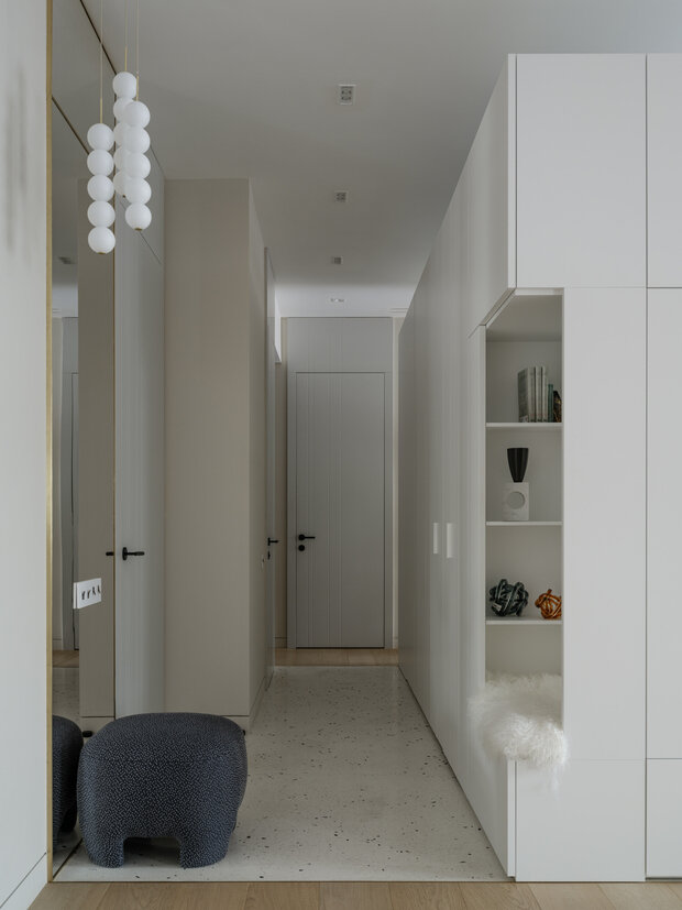 Фотография: Прихожая в стиле Современный, Квартира, Проект дня, Москва, Кирпичный дом, 4 и больше, Более 90 метров, Валерия Исакова, Мария Куркова – фото на INMYROOM