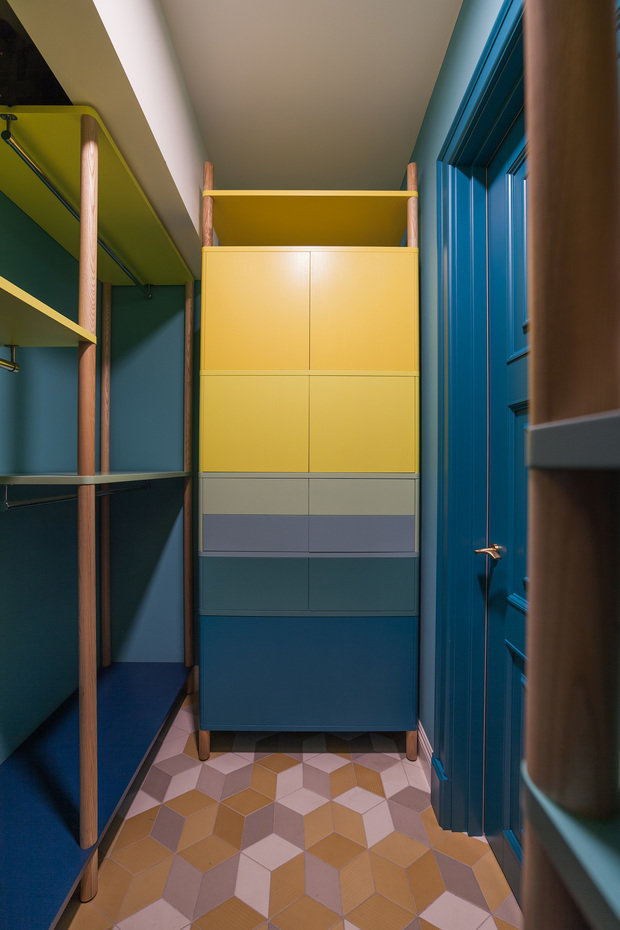 Фотография: Гардеробная в стиле Современный, Скандинавский, Квартира, Проект недели, Москва, Николай Никитин, Сталинка, 3 комнаты, 60-90 метров – фото на INMYROOM