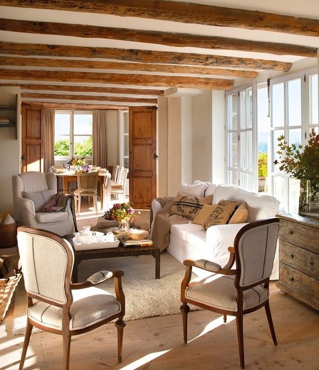 Фотография: Гостиная в стиле Эко, Декор интерьера, Дом, Испания, Декор, Мебель и свет, Белый, Дача, Бежевый, осенний декор интерьера, деревянный декор в интерьере – фото на INMYROOM