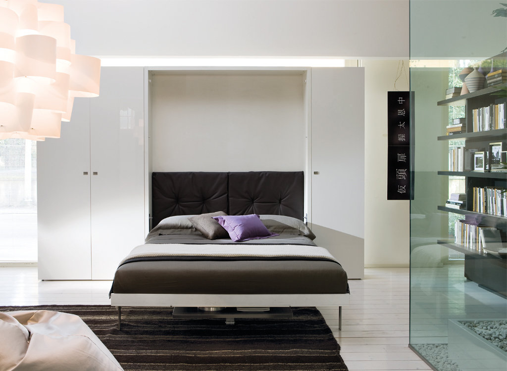 Фотография: Спальня в стиле Минимализм, Советы, Бежевый, Серый, Мебель-трансформер, кровать-трансформер, диван-кровать – фото на INMYROOM