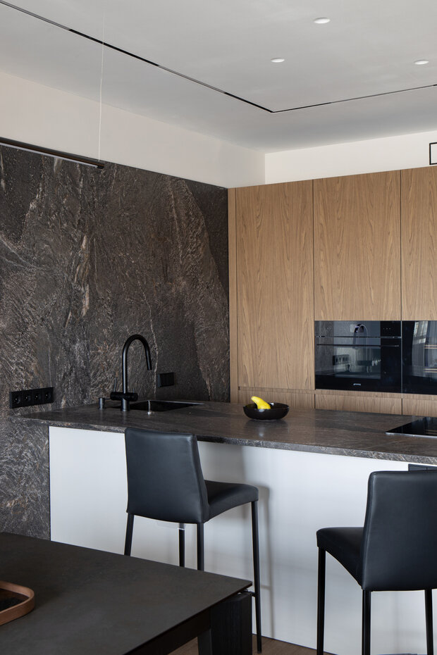 Фотография: Кухня и столовая в стиле Современный, Минимализм, Квартира, Проект дня, Санкт-Петербург, 2 комнаты, Более 90 метров, Эксклюзивные проекты, минимализм с элементами современного дизайна, фото интерьера, дизайн интерьера фото, Ирина Смышляева – фото на INMYROOM