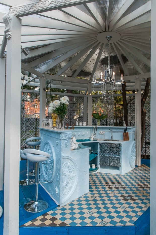 Фотография: Балкон, Терраса в стиле Прованс и Кантри, Эклектика, Дом, Дома и квартиры, Беседка, Барная стойка – фото на INMYROOM