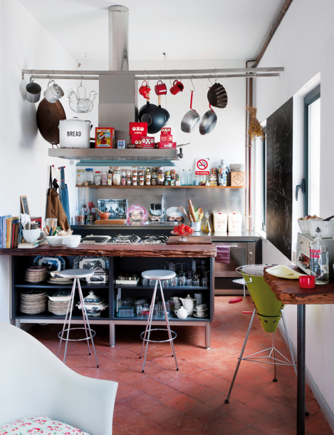 Фотография: Кухня и столовая в стиле Лофт, Скандинавский, Дома и квартиры, Интерьеры звезд, Ретро – фото на INMYROOM
