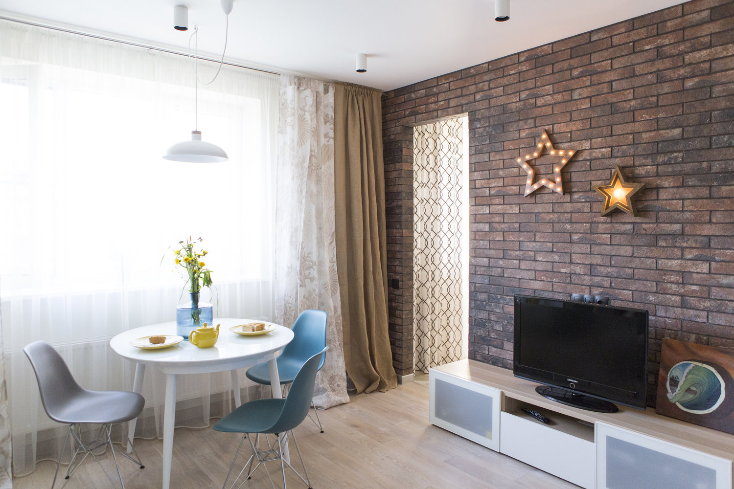 Фотография: Гостиная в стиле Скандинавский, Современный, Квартира, Проект недели, Мария Шумская, Московская область, Монолитный дом, 2 комнаты, 40-60 метров, Анна Явишкина, Sweet Home – фото на INMYROOM Фотография: Гостиная в стиле Скандинавский, Современный, Квартира, Проект недели, Мария Шумская, Московская область, Монолитный дом, 2 комнаты, 40-60 метров, Анна Явишкина, Sweet Home – фото на INMYROOM