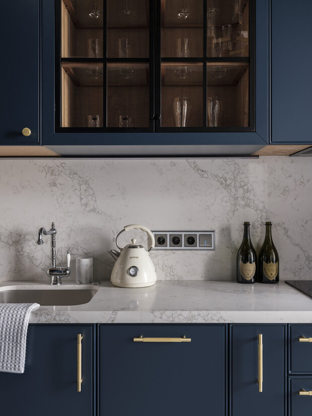 Фотография: Кухня и столовая в стиле Классический, Современный, Эклектика, Квартира, Проект недели, Москва, 2 комнаты, 40-60 метров – фото на INMYROOM