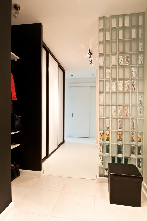 Фотография: Прихожая в стиле Современный, Хай-тек, Эклектика, Квартира, Россия, IFAB, pushe, Белый, Проект недели, Черный, Химки, Новая Москва, перепланировка трешки, ИКЕА, Ral, Vox, Mr Doors, Marazzi, Сosmorelax, АРТ|КЛУБ, обустроить кухню-гостиную, кухня-гостиная несущие стены, несущие стены в кухне – фото на INMYROOM