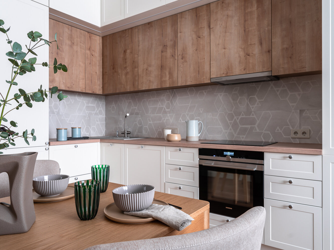 Фотография: Кухня и столовая в стиле Современный, Квартира, Проект дня, Москва, Эко, 2 комнаты, 60-90 метров, Лина Савина – фото на INMYROOM Фотография: Кухня и столовая в стиле Современный, Квартира, Проект дня, Москва, Эко, 2 комнаты, 60-90 метров, Лина Савина – фото на INMYROOM