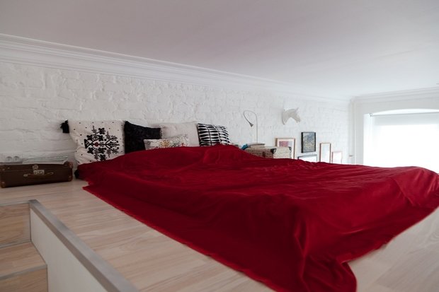 Фотография: Спальня в стиле Восточный, Лофт, Малогабаритная квартира, Квартира, Цвет в интерьере, Дома и квартиры, Стены – фото на INMYROOM