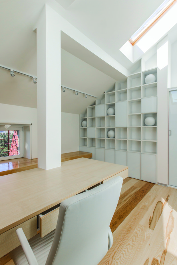 Фотография: Офис в стиле Лофт, Квартира, BoConcept, Дома и квартиры, Белый, IKEA, Проект недели, Мансарда – фото на INMYROOM