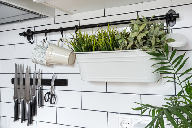 Фотография: Кухня и столовая в стиле Минимализм, Скандинавский, Современный, Квартира, Белый, Проект дня, Зеленый, Желтый, Серый, Герой InMyRoom, Хрущевка, 2 комнаты, 40-60 метров, 1-515/9м, Екатерина Вокина, Ольга Казанцева – фото на INMYROOM