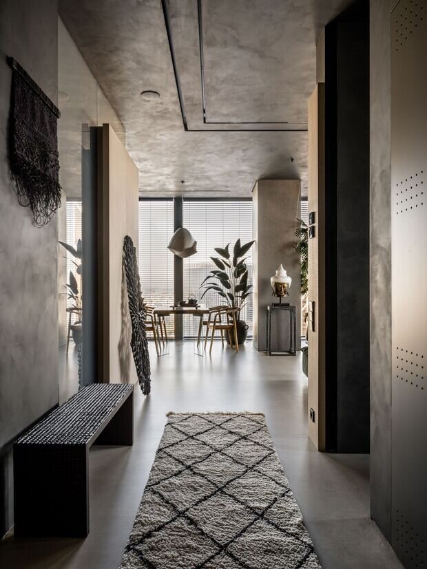 Фотография: Прихожая в стиле Лофт, Современный, Эклектика, Бохо, Квартира, Проект дня, Москва, Монолитный дом, 2 комнаты, 60-90 метров, Эксклюзивные проекты, современный/роскошный, фото интерьера, дизайн интерьера фото, тренды в дизайне 2026, тренды в дизайне интерьеров 2026 – фото на INMYROOM