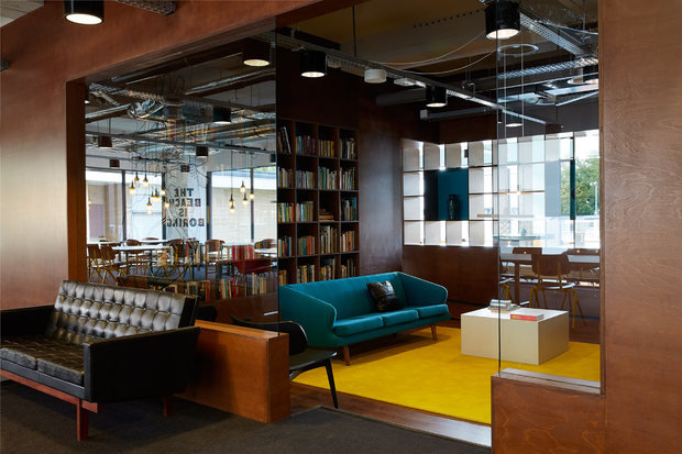 Фотография: Гостиная в стиле Лофт, Эклектика, Дома и квартиры, Городские места, Отель, Проект недели – фото на INMYROOM