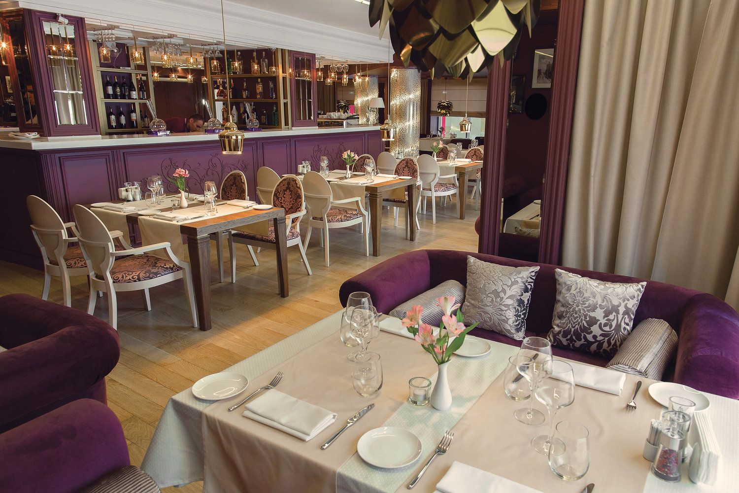 Фото из портфолио Ресторан Делон - основной зал. – фотографии дизайна интерьеров на INMYROOM Фото из портфолио Ресторан Делон - основной зал. – фотографии дизайна интерьеров на INMYROOM