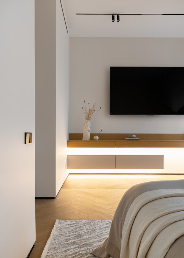 Фотография: Спальня в стиле Современный, Квартира, Проект дня, Монолитный дом, 3 комнаты, Более 90 метров, Эксклюзивные проекты, Оксана Галактионова, минимализм с элементами современного дизайна – фото на INMYROOM