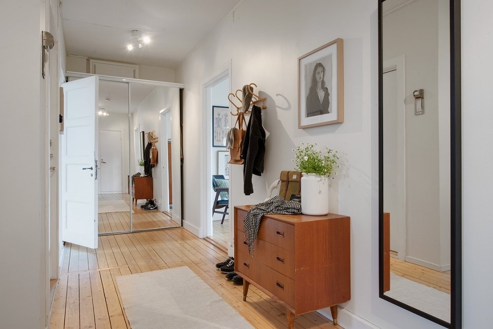 Фотография: Прихожая в стиле Скандинавский, Аксессуары, Декор, Мебель и свет, Советы, Белый, белая комната, идеи для белой прихожей – фото на INMYROOM