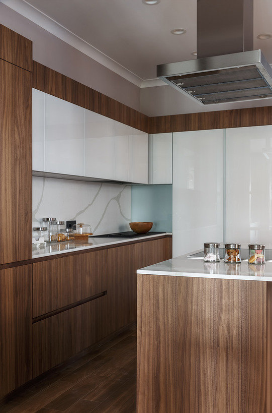 Фотография: Кухня и столовая в стиле Современный, Классический, Эклектика, Минимализм, Проект недели, Подмосковье, Московская область, Таунхаус, Кирпичный дом, 4 и больше, Более 90 метров, Ектерина Реброва, Елена Поворова, Бюро Home Emotions, КП «Александровский» – фото на INMYROOM Фотография: Кухня и столовая в стиле Современный, Классический, Эклектика, Минимализм, Проект недели, Подмосковье, Московская область, Таунхаус, Кирпичный дом, 4 и больше, Более 90 метров, Ектерина Реброва, Елена Поворова, Бюро Home Emotions, КП «Александровский» – фото на INMYROOM