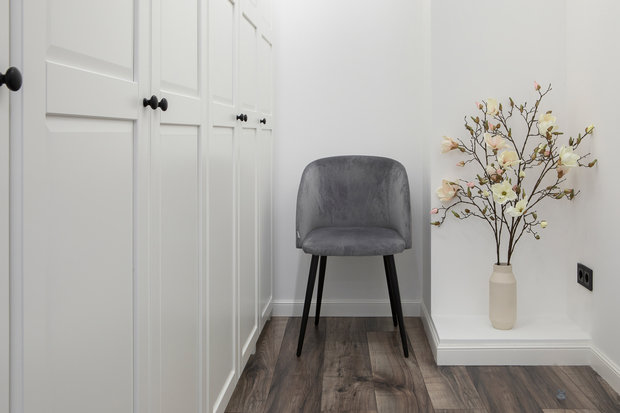 Фотография: Гардеробная в стиле Современный, Квартира, Проект недели, Москва, Samsung, 2 комнаты, 60-90 метров, Монолитно-кирпичный, the serif – фото на INMYROOM