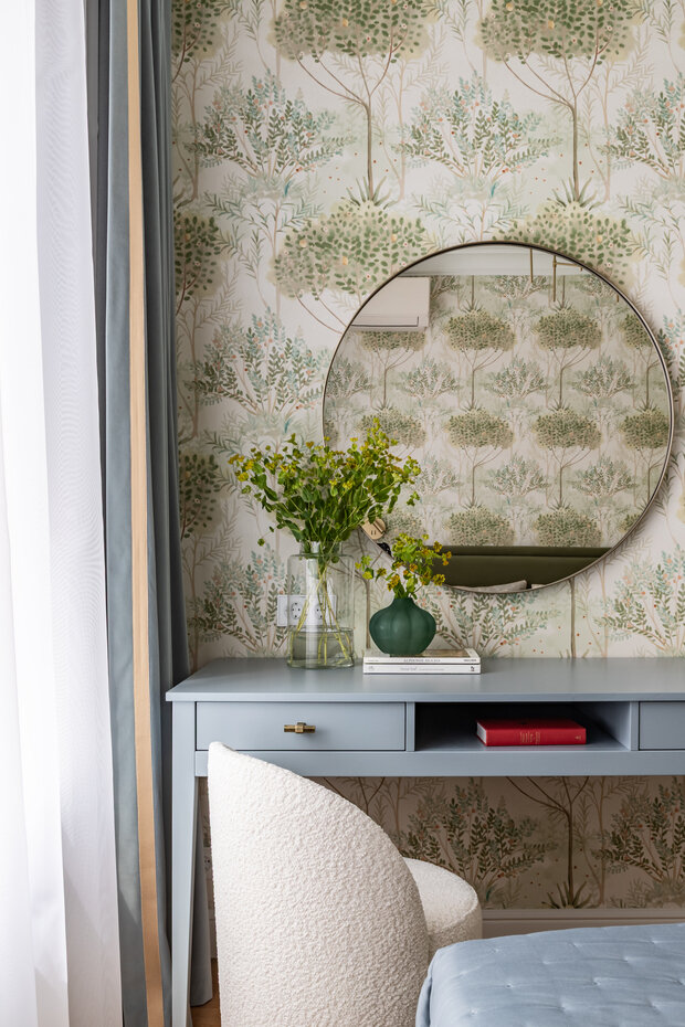 Фотография: Спальня в стиле Современный, Малогабаритная квартира, Квартира, Проект дня, Москва, Монолитный дом, 2 комнаты, до 40 метров, современный с элементами неоклассики – фото на INMYROOM