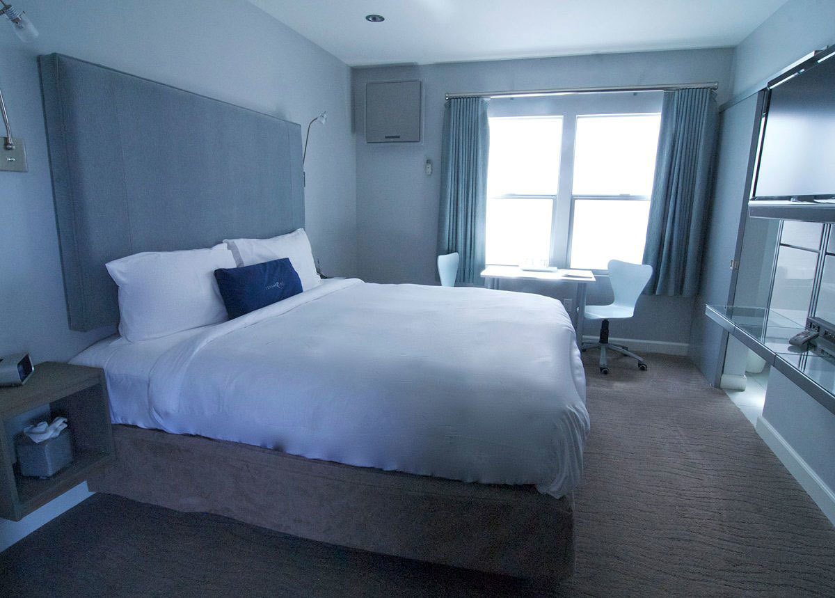 Фотография: Спальня в стиле Скандинавский, Современный, Дома и квартиры, Городские места, Отель – фото на INMYROOM