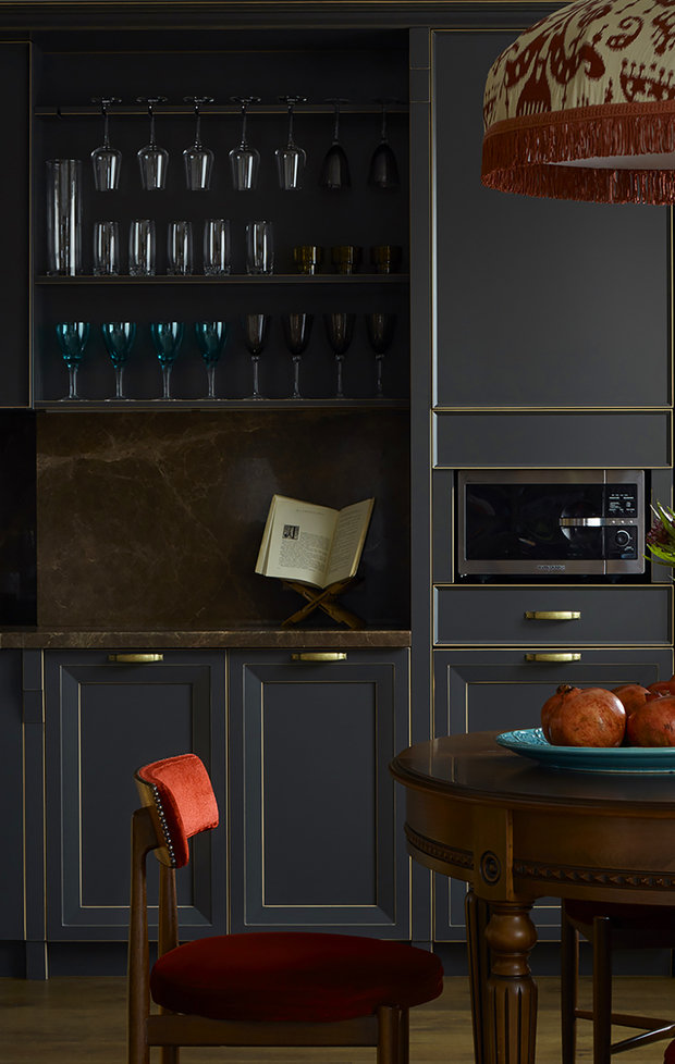 Фотография: Кухня и столовая в стиле Восточный, Квартира, Проект недели, Москва, Сталинка, Кирпичный дом, 3 комнаты, Более 90 метров, Валерия Белоусова – фото на INMYROOM