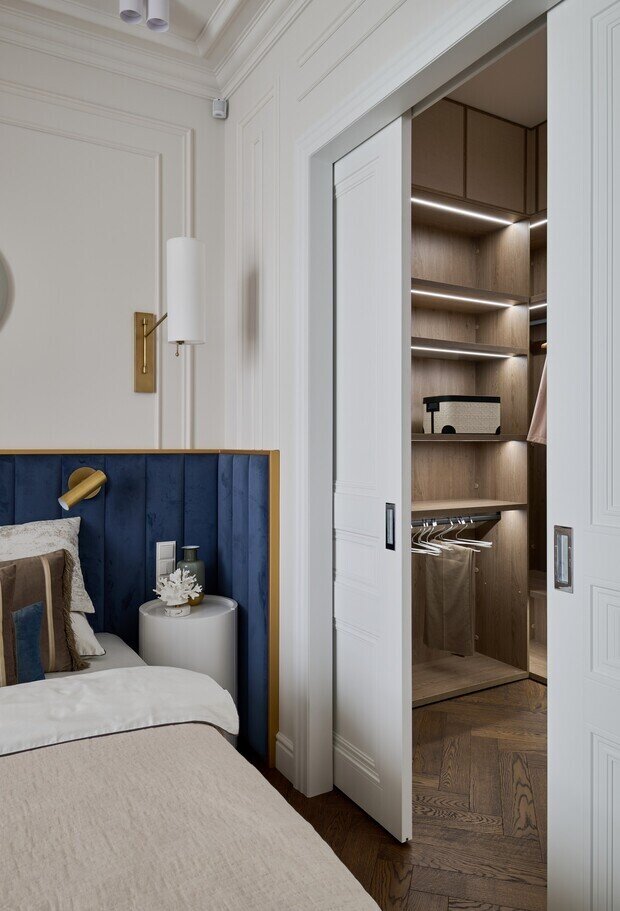 Фотография: Спальня в стиле Классический, Современный, Квартира, Проект дня, 3 комнаты, Более 90 метров, Эксклюзивные проекты, современный с элементами неоклассики, Новосибирская область, Кольцово – фото на INMYROOM