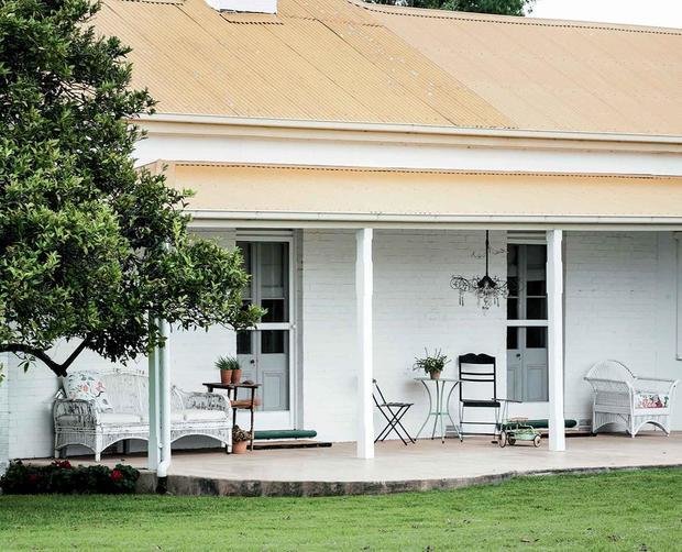 Фотография: Терраса в стиле Скандинавский, Прованс и Кантри, Дом, Белый, Особняк, Бежевый, Коричневый, Дом и дача, Англия, Уэльс – фото на INMYROOM