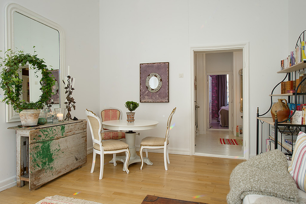 Фотография: Гостиная в стиле Скандинавский, Малогабаритная квартира, Квартира, Швеция, Франция, Дома и квартиры – фото на INMYROOM