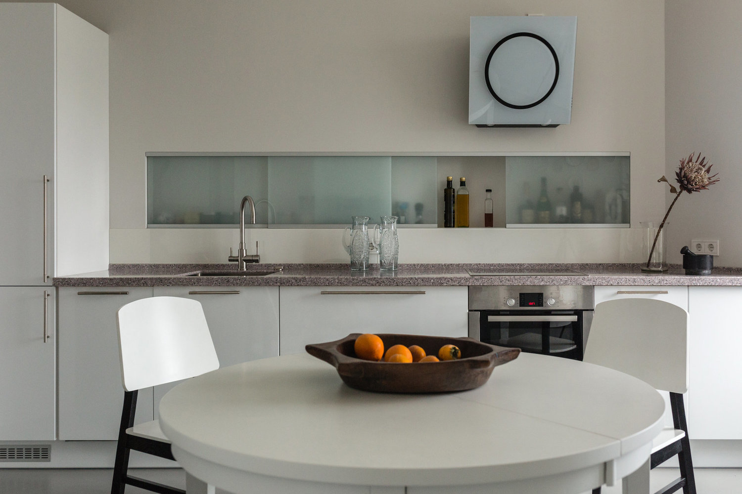 Фотография: Кухня и столовая в стиле Современный, Гид, дизайн-хаки, энциклопедия_интерьер, Art Group, Олеся Березовская, One Line Design, Евгения Лебедева, Дарья Власова, Катерина Кузнецова, Ольга Рубейкина – фото на INMYROOM