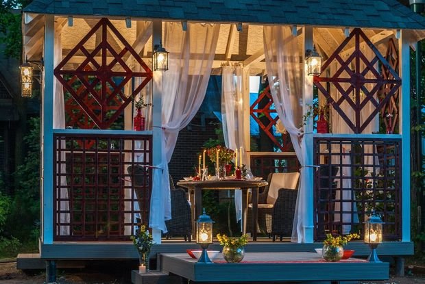 Фотография: Терраса в стиле Восточный, Классический, Россия, MW-LIGHT, Белый, Дача, Красный, Коричневый, Подмосковье, Дом и дача, 4SiS, A&D Home, Террадек, Хомгарт, Фундекс, Ruflex, Елена Кунците, как построить беседку, кровля из черепицы, деревянный каркас у беседки – фото на INMYROOM