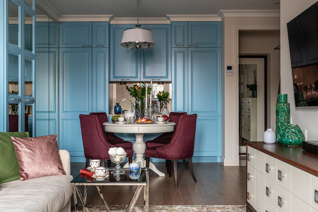 Фотография: Гостиная в стиле Классический, Современный, Кухня и столовая, Декор интерьера – фото на INMYROOM