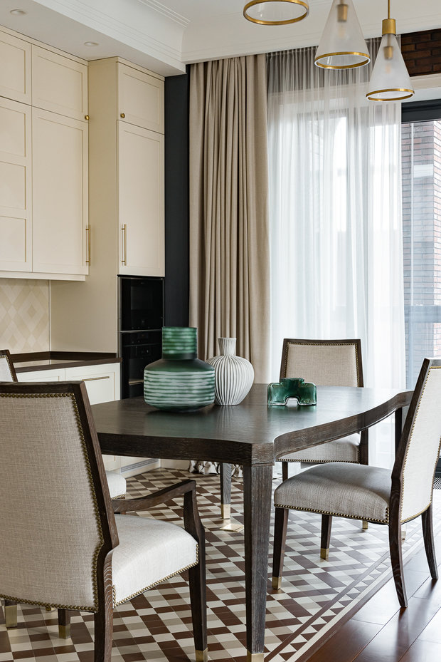 Фотография: Кухня и столовая в стиле Классический, Современный, Эклектика, Квартира, Проект недели, Москва, 4 и больше, Более 90 метров, Александр Белобородов – фото на INMYROOM