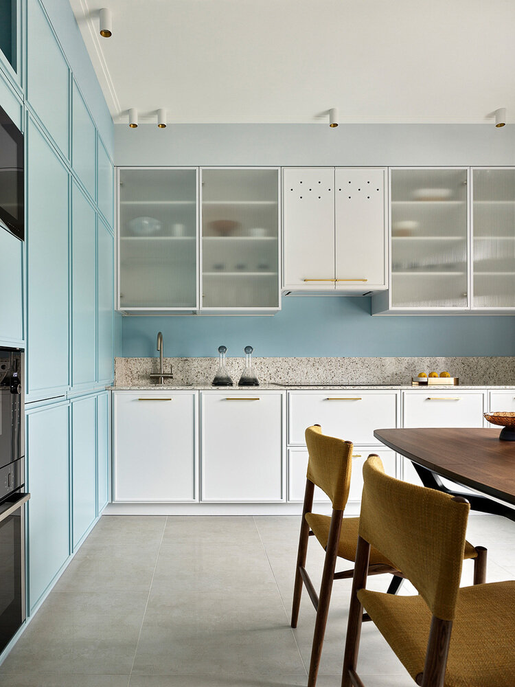 Фотография: Кухня и столовая в стиле Современный, Квартира, Проект недели, Москва, Монолитный дом, 3 комнаты, Более 90 метров, Анастасия Холопцева – фото на INMYROOM