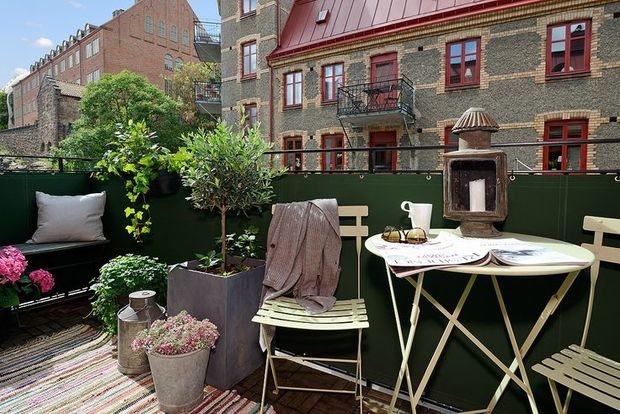 Фотография: Балкон в стиле Прованс и Кантри, Ландшафт, Декор, Терраса, Советы, Мария Шумская, Есения Семипядная, элегантный городской балкон, винтажные вещи на балконе, восточный декор для балкона, балкон в средиземноморском стиле, ландшафтный дизайн для балкона, горизонтальное озеленение, хвойные растения на балконе – фото на INMYROOM