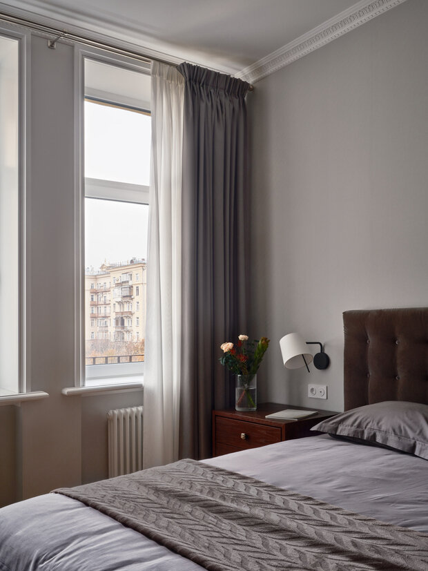 Фотография: Спальня в стиле Скандинавский, Эклектика, Винтажный, Квартира, Проект дня, Москва, Сталинка, Кирпичный дом, 3 комнаты, Более 90 метров, Porublev Design, Семен Порублев – фото на INMYROOM