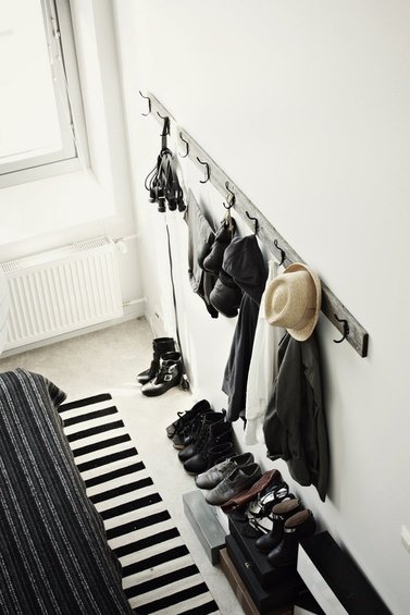 Фотография: Прихожая в стиле Скандинавский, Декор и DIY, Декор дома, Пол – фото на INMYROOM Фотография: Прихожая в стиле Скандинавский, Декор и DIY, Декор дома, Пол – фото на INMYROOM