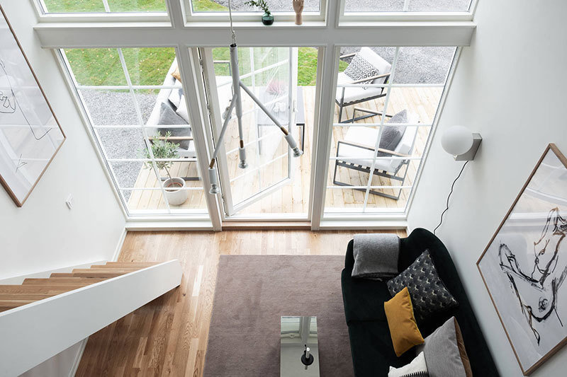 Фотография: Гостиная в стиле Скандинавский, Дом, Швеция, Белый, Минимализм, Стокгольм, Серый, Дом и дача, до 40 метров – фото на INMYROOM Фотография: Гостиная в стиле Скандинавский, Дом, Швеция, Белый, Минимализм, Стокгольм, Серый, Дом и дача, до 40 метров – фото на INMYROOM